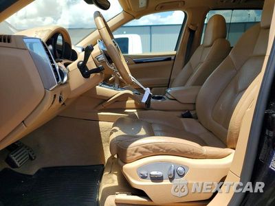 Zdjęcie 7 z 13 samochodu: 2016 PORSCHE CAYENNE SE HYBRID VIN:WP1AE2A26GLA62575 - miniatura