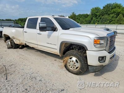 Czwarte zdjęcie samochodu z boku: 2019 GMC SIERRA K3500 DENALI VIN:1GT42WEY6KF149140 - miniatura