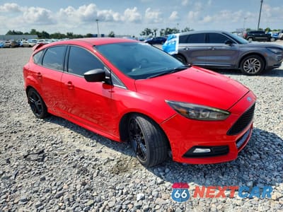 Czwarte zdjęcie samochodu z boku: 2017 FORD FOCUS ST VIN:1FADP3L93HL218328 - miniatura