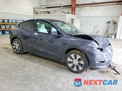 Czwarte zdjęcie samochodu z boku: 2023 TESLA MODEL Y VIN:7SAYGDEE2PF838670 - miniatura