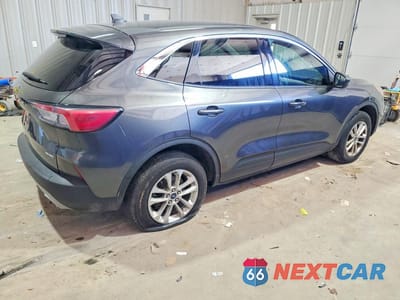 Trzecie zdjęcie samochodu z tyłu: 2020 FORD ESCAPE SE VIN:1FMCU9G63LUC49112 - miniatura