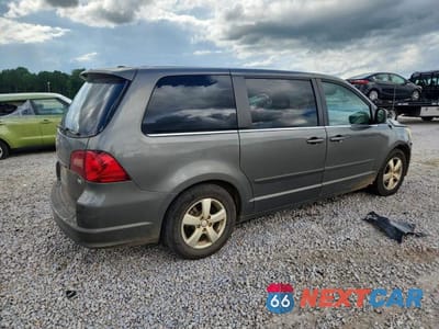 Trzecie zdjęcie samochodu z tyłu: 2010 VOLKSWAGEN ROUTAN SE VIN:2V4RW3D11AR295679 - miniatura