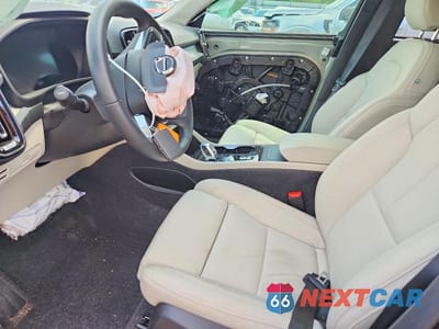 Zdjęcie 7 z 14 samochodu: 2025 VOLVO XC40 PLUS VIN:YV4L12UC6S2605977 - miniatura