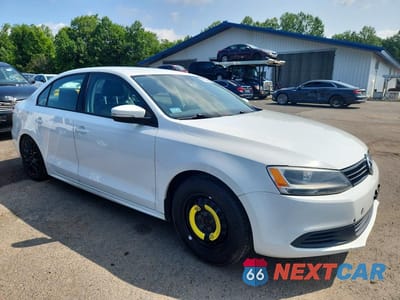 Czwarte zdjęcie samochodu z boku: 2014 VOLKSWAGEN JETTA SE VIN:3VWD17AJXEM294572 - miniatura