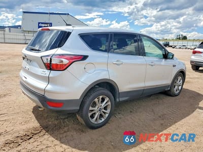 Trzecie zdjęcie samochodu z tyłu: 2017 FORD ESCAPE SE VIN:1FMCU0GD5HUE39902 - miniatura