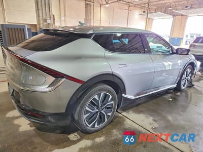Trzecie zdjęcie samochodu z tyłu: 2023 KIA EV6 WIND VIN:KNDC34LA0P5612020 - miniatura