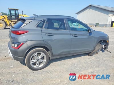 Trzecie zdjęcie samochodu z tyłu: 2023 HYUNDAI KONA SEL VIN:KM8K6CAB7PU041054 - miniatura