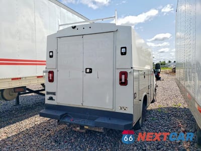 Trzecie zdjęcie samochodu z tyłu: 2021 CHEVROLET EXPRESS G3500 VIN:1GB0GRF79M1173959 - miniatura