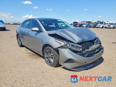 Czwarte zdjęcie samochodu z boku: 2023 KIA FORTE LXS VIN:3KPF24AD9PE650699 - miniatura