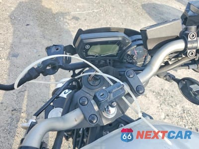 Zdjęcie 7 z 9 samochodu: 2012 YAMAHA FZ6 R VIN:JYARJ18E5CA009412 - miniatura