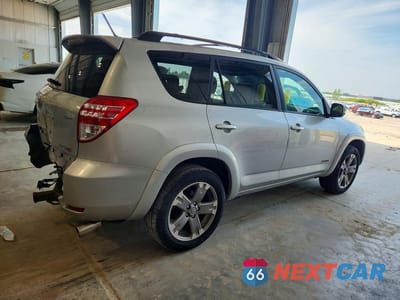 Trzecie zdjęcie samochodu z tyłu: 2012 TOYOTA RAV4 SPORT VIN:JTMRK4DVXC5106672 - miniatura