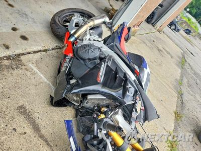 Piąte zdjęcie samochodu w środku: 2021 APRILIA RSV4 1100 FACTORY VIN:ZD4KYUB0XMS000088 - miniatura