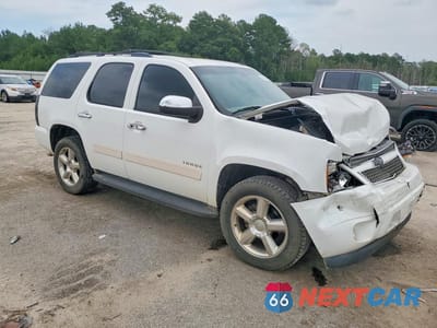 Czwarte zdjęcie samochodu z boku: 2011 CHEVROLET TAHOE C1500 LT VIN:1GNSCBE05BR336415 - miniatura