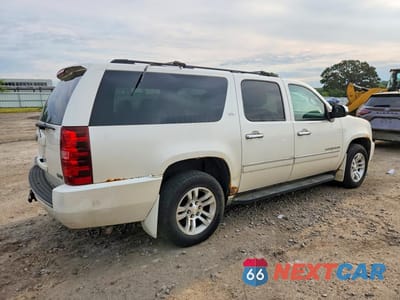 Trzecie zdjęcie samochodu z tyłu: 2011 CHEVROLET SUBURBAN K1500 LTZ VIN:1GNSKKE31BR333346 - miniatura