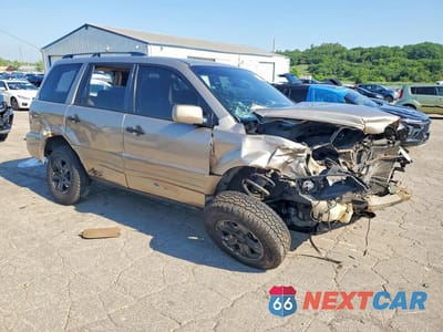 Czwarte zdjęcie samochodu z boku: 2004 HONDA PILOT EX VIN:2HKYF18404H623951 - miniatura