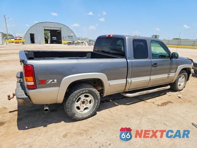 Trzecie zdjęcie samochodu z tyłu: 2001 CHEVROLET SILVERADO K1500 VIN:2GCEK19T911114118 - miniatura