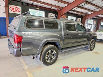 Trzecie zdjęcie samochodu z tyłu: 2019 TOYOTA TACOMA TRD SPORT VIN:3TMCZ5AN3KM195943 - miniatura