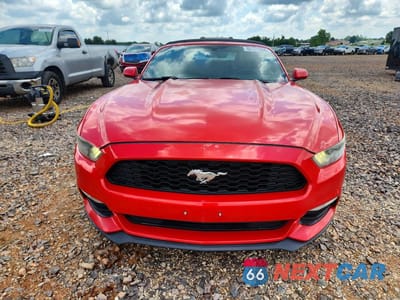 Piąte zdjęcie samochodu w środku: 2016 FORD MUSTANG VIN:1FATP8EM6G5304424 - miniatura