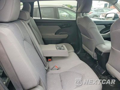 Zdjęcie 11 z 13 samochodu: 2022 TOYOTA HIGHLANDER LE VIN:5TDBZRBH6NS220849 - miniatura