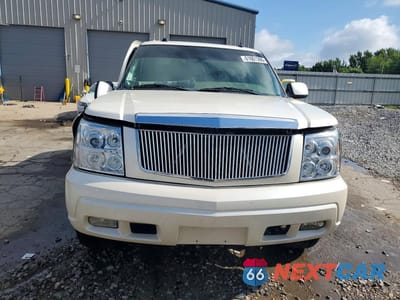 Piąte zdjęcie samochodu w środku: 2004 CADILLAC ESCALADE LUXURY VIN:1GYEK63NX4R118935 - miniatura