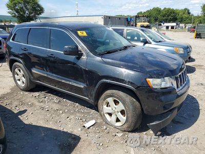 Czwarte zdjęcie samochodu z boku: 2013 JEEP GRAND CHEROKEE LAREDO VIN:1C4RJFAT8DC503523 - miniatura