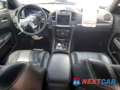 Zdjęcie 8 z 12 samochodu: 2023 CHRYSLER 300 S VIN:2C3CCABG5PH585267 - miniatura