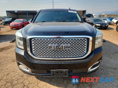 Piąte zdjęcie samochodu w środku: 2017 GMC YUKON DENALI VIN:1GKS2CKJXHR118756 - miniatura
