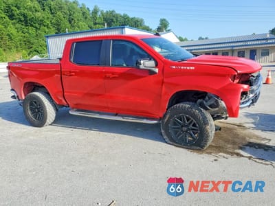 Czwarte zdjęcie samochodu z boku: 2019 CHEVROLET SILVERADO K1500 LT VIN:1GCUYDEDXKZ351655 - miniatura