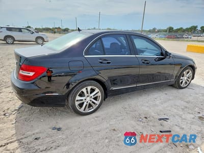Trzecie zdjęcie samochodu z tyłu: 2013 MERCEDES-BENZ C 250 VIN:WDDGF4HB3DR270535 - miniatura