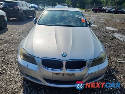 Piąte zdjęcie samochodu w środku: 2011 BMW 328 XI SULEV VIN:WBAPK5G56BNN31133 - miniatura