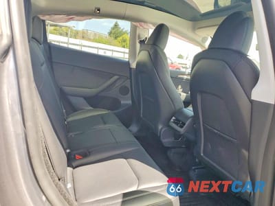 Zdjęcie 10 z 12 samochodu: 2025 TESLA MODEL Y VIN:7SAYGDEE0SF281167 - miniatura