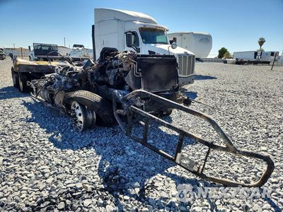 Czwarte zdjęcie samochodu z boku: 2018 FREIGHTLINER CASCADIA 125 TRUCK CAB AND CHASSIS VIN:3AKJGLDR2JSHU4578 - miniatura