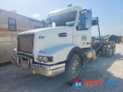 Drugie zdjęcie samochodu z przodu: 2019 VOLVO VHD ROLLBACK TOW TRUCK VIN:4V5KC9DH1KN905731 - miniatura