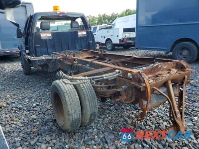 Drugie zdjęcie samochodu z przodu: 2004 GMC NEW SIERRA C3500 VIN:1GDJC34U24E285170 - miniatura