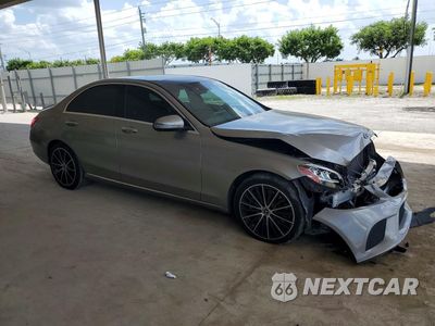 Czwarte zdjęcie samochodu z boku: 2019 MERCEDES-BENZ C 300 VIN:55SWF8DBXKU283125 - miniatura