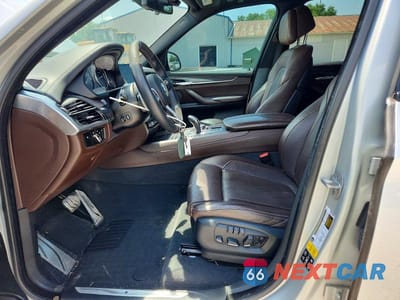 Zdjęcie 7 z 12 samochodu: 2016 BMW X5 XDRIVE50I VIN:5UXKR6C59G0J81620 - miniatura