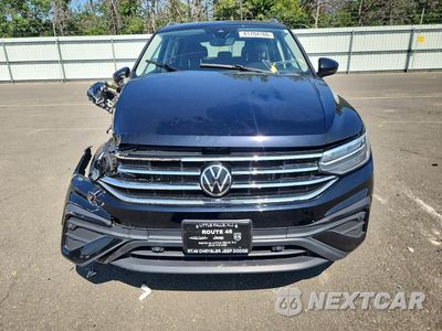 Piąte zdjęcie samochodu w środku: 2023 VOLKSWAGEN TIGUAN SE VIN:3VVMB7AX2PM076327 - miniatura