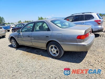 Drugie zdjęcie samochodu z przodu: 2000 TOYOTA CAMRY CE VIN:4T1BG22K9YU670547 - miniatura