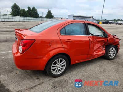 Trzecie zdjęcie samochodu z tyłu: 2013 CHEVROLET SONIC LT VIN:1G1JC5SH7D4176000 - miniatura