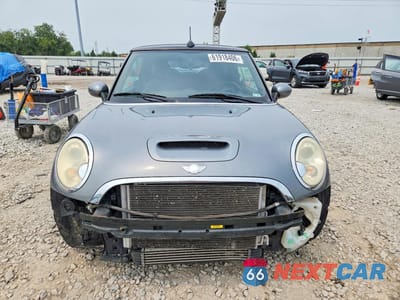 Piąte zdjęcie samochodu w środku: 2010 MINI COOPER S VIN:WMWMS3C58ATY50623 - miniatura