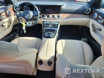 Zdjęcie 8 z 12 samochodu: 2017 MERCEDES-BENZ E 300 4MATIC VIN:WDDZF4KB5HA059326 - miniatura