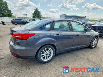 Trzecie zdjęcie samochodu z tyłu: 2015 FORD FOCUS SE VIN:1FADP3F29FL270185 - miniatura