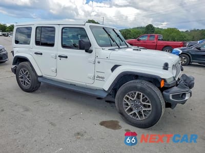 Czwarte zdjęcie samochodu z boku: 2024 JEEP WRANGLER SAHARA VIN:1C4PJXEG3RW239496 - miniatura
