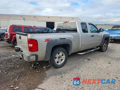 Trzecie zdjęcie samochodu z tyłu: 2009 CHEVROLET SILVERADO K1500 LT VIN:2GCEK29J691113086 - miniatura