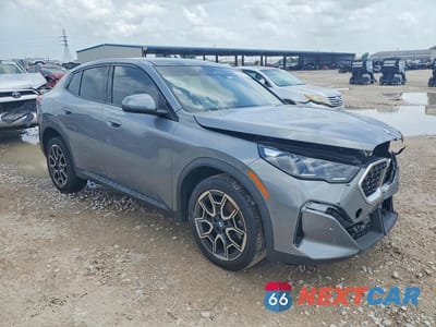 Czwarte zdjęcie samochodu z boku: 2025 BMW X2 XDRIVE28I VIN:WBX63GM09S5153179 - miniatura
