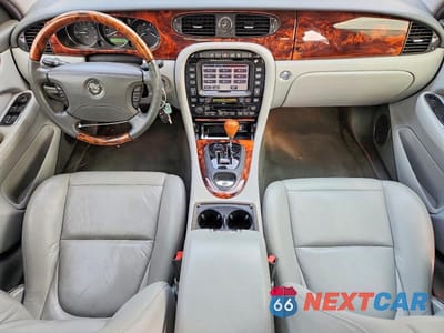 Zdjęcie 8 z 12 samochodu: 2004 JAGUAR XJ8 VIN:SAJEA71C14SG04742 - miniatura