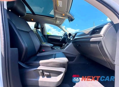 Piąte zdjęcie samochodu w środku: 2019 VOLKSWAGEN ATLAS R-LINE VIN:1V2RR2CA3KC579496 - miniatura