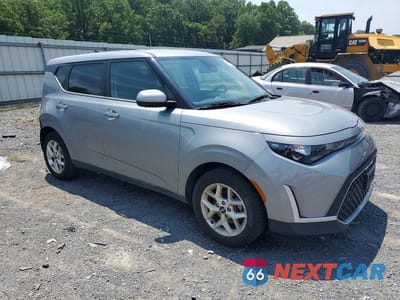 Czwarte zdjęcie samochodu z boku: 2023 KIA SOUL LX VIN:KNDJ23AUXP7884435 - miniatura