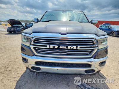 Piąte zdjęcie samochodu w środku: 2019 RAM 1500 LARAMIE VIN:1C6RREDT3KN800559 - miniatura