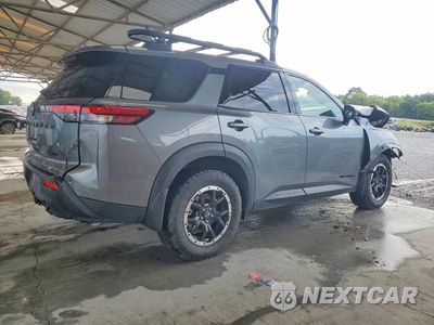 Trzecie zdjęcie samochodu z tyłu: 2025 NISSAN PATHFINDER ROCK CREEK VIN:5N1DR3BD5SC313793 - miniatura
